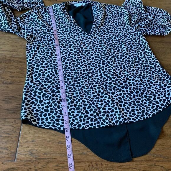 Vince Camuto Animal Print Apparel Sheer Blouses‎ - Picture 7 of 13